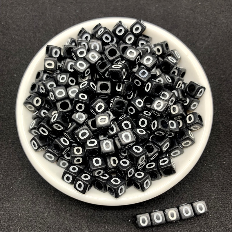 100Pcs/Pack 6*6mm hitam persegi manik-manik huruf A-Z