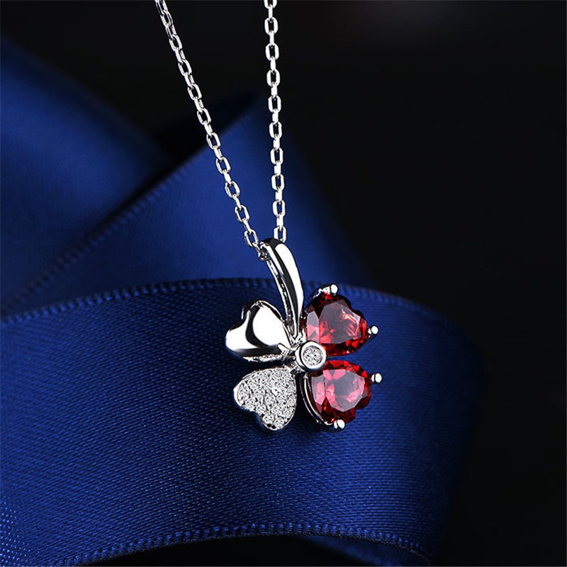 [Ready Stock]Fashion Luxury Lucky Four-Leaf Clover Necklace Inlaid with Red Crystal Pendant