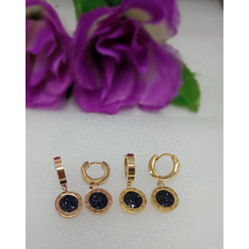 Anting titanium mata hitam