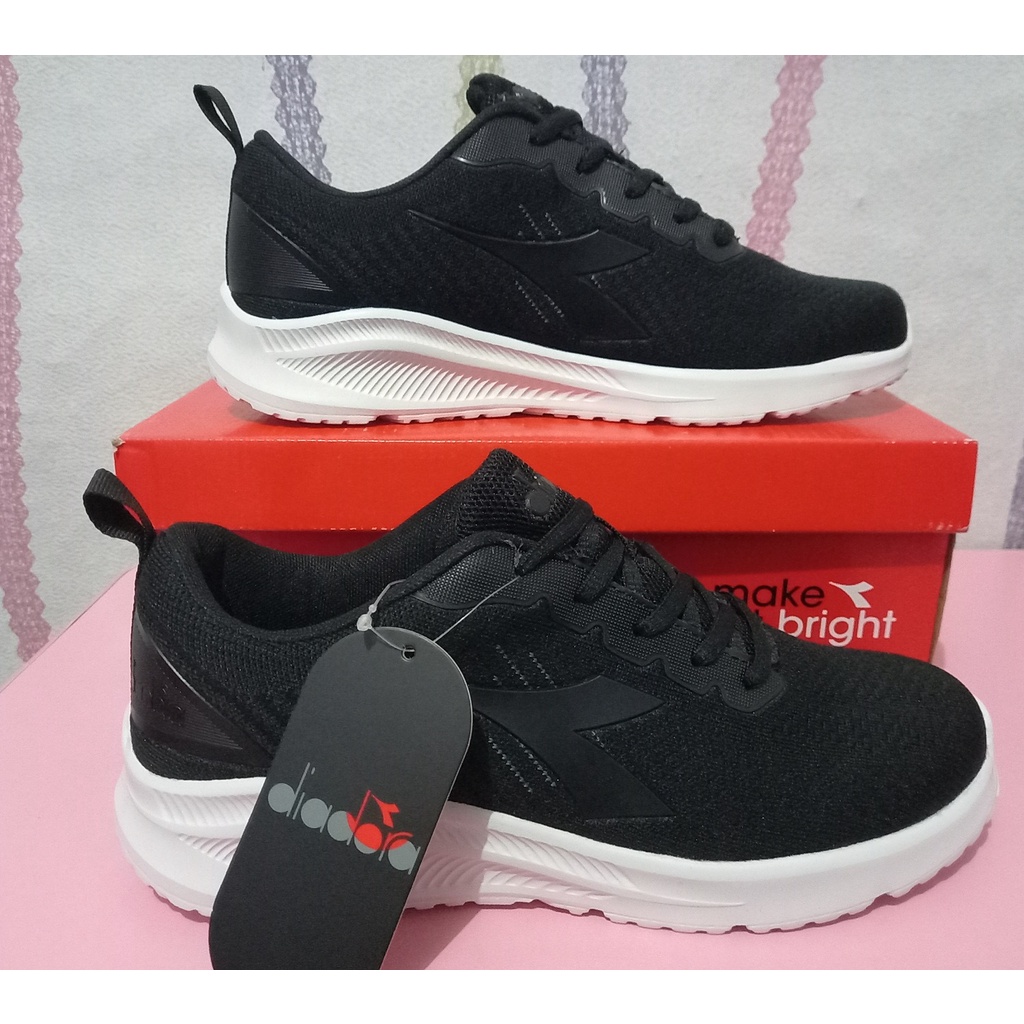 Sepatu Sneakers Pria DIADORA Arca (M) Original Black
