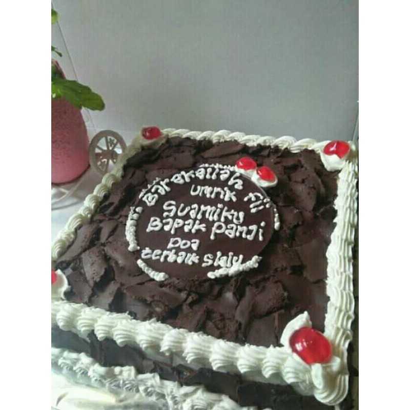 

kue ulang tahun basecake brownies/blackfores
