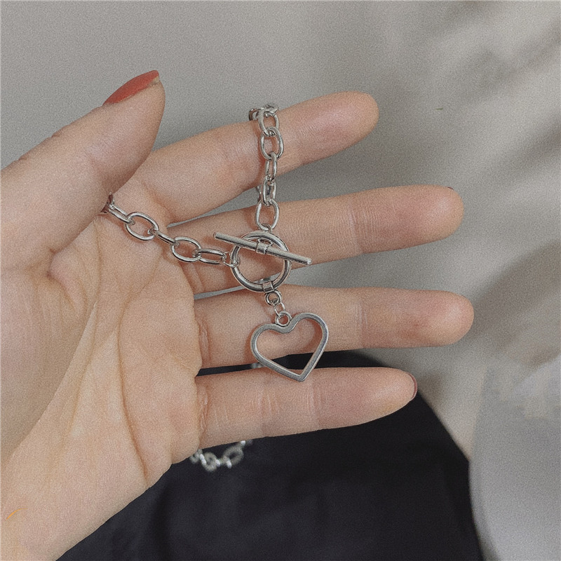 Kalung Rantai Liontin Hati Bahan Metal Gaya Korea Retro Punk Hip Hop