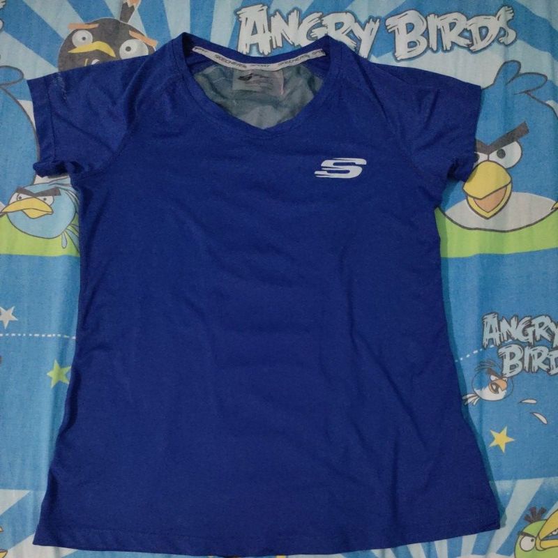 Preloved Kaos Olahraga