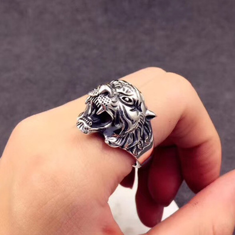 Cincin Desain Kepala Harimau Warna Silver Gaya Retro Untuk Pria