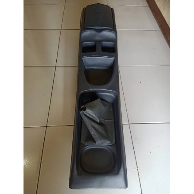 Console box kijang grand