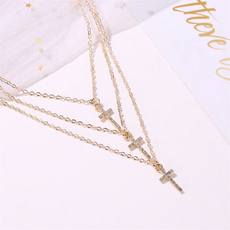 Kalung Multilayer Cross wanita dengan berlian Kalung tiga lapis vintage yang halus