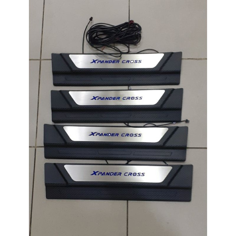 Sillplate samping Mobil Xpander cross lampu