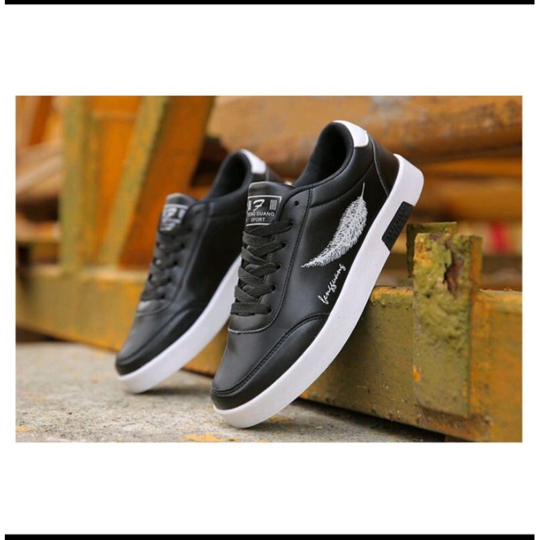 HUMAIRAH_OLDSHOP || Sepatu Sneakers Pria Putih Hitam Motif Lengsuang Daun 001