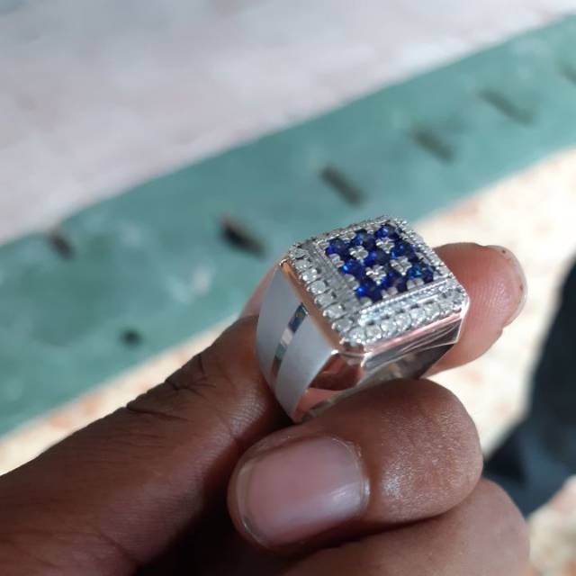 Cincin Sapir Berlian