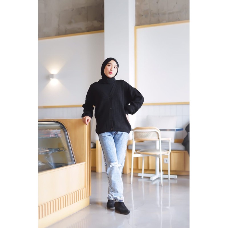 Wolly Crop // Cardigan Rajut Crop || By @stripetee_mrln-Hitam
