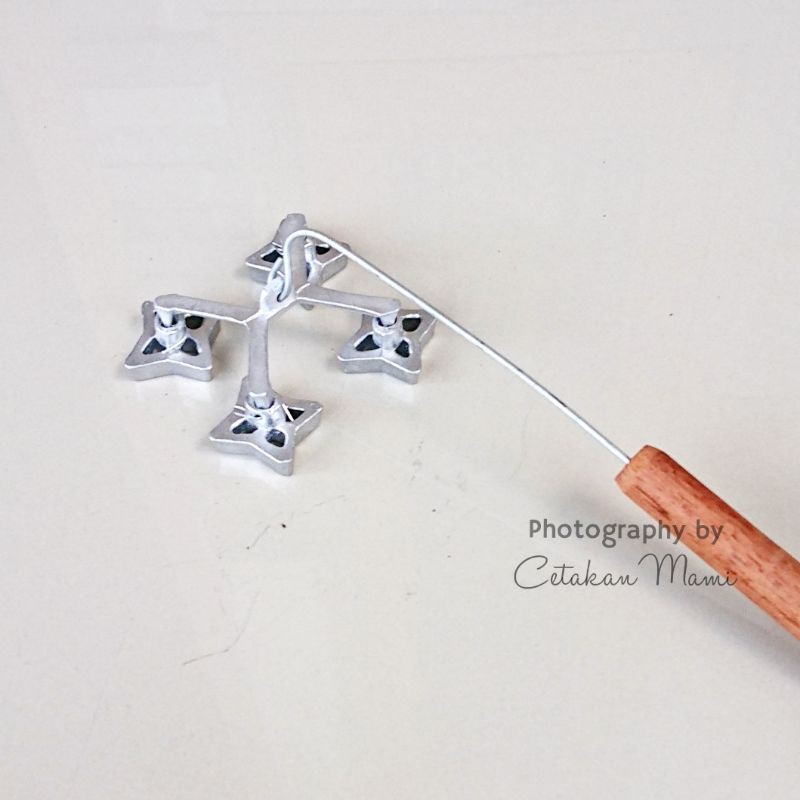 CETAKAN KUE KEMBANG GOYANG LAMTARI ANTARI GANDENG MATARI ISI 4 BINTANG MINI ALUMINIUM