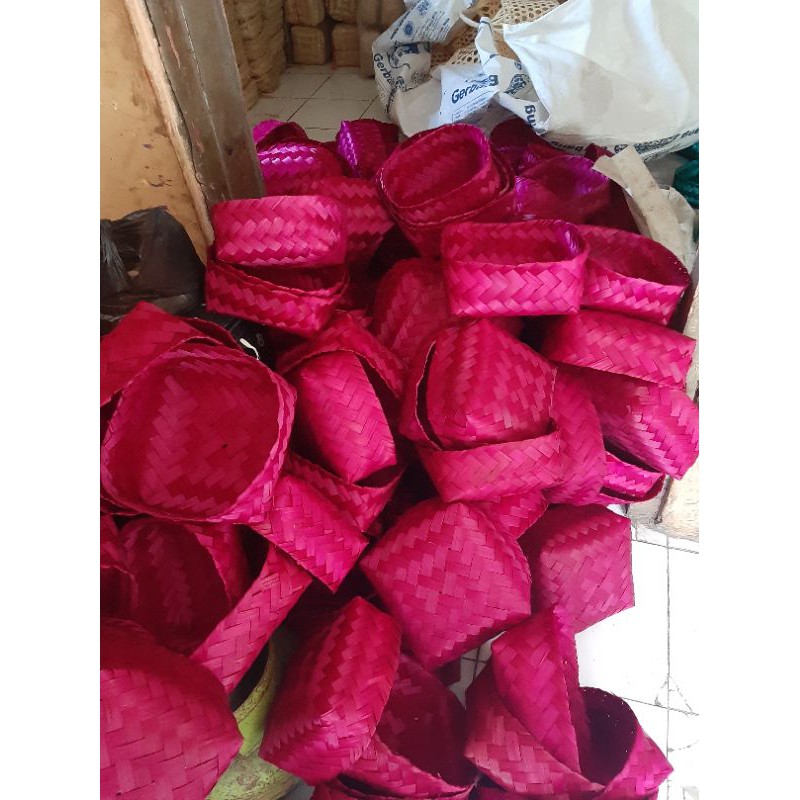 besek/pipiti warna