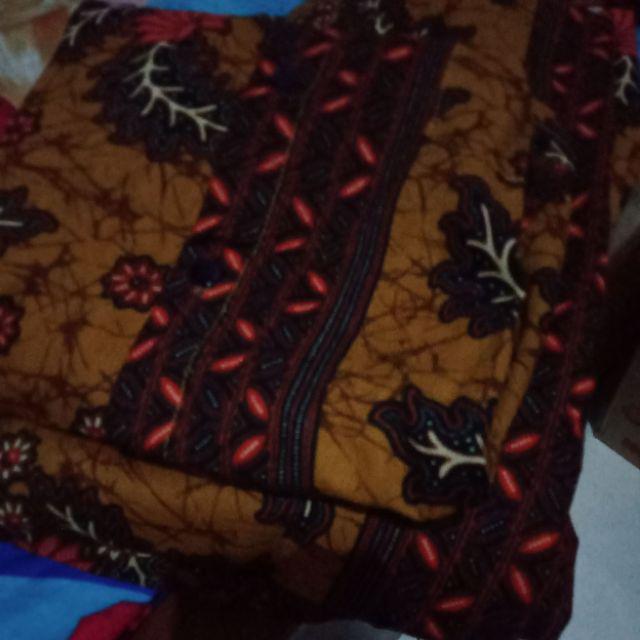 Sarimbit Batik Keluarga Ayah Ibu Dan Anak Perempuan. Couple Batik Family Modern Elegany