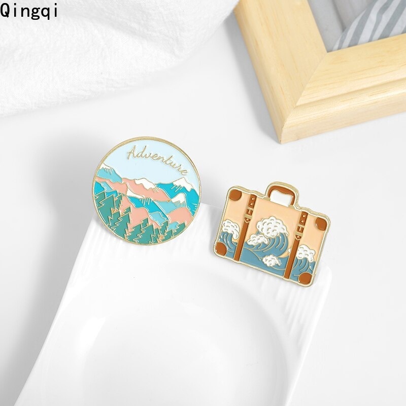 Bros Pin Enamel Desain Gunung / Laut / Petualangan Travel Untuk Aksesoris Tas / Kerah Pakaian