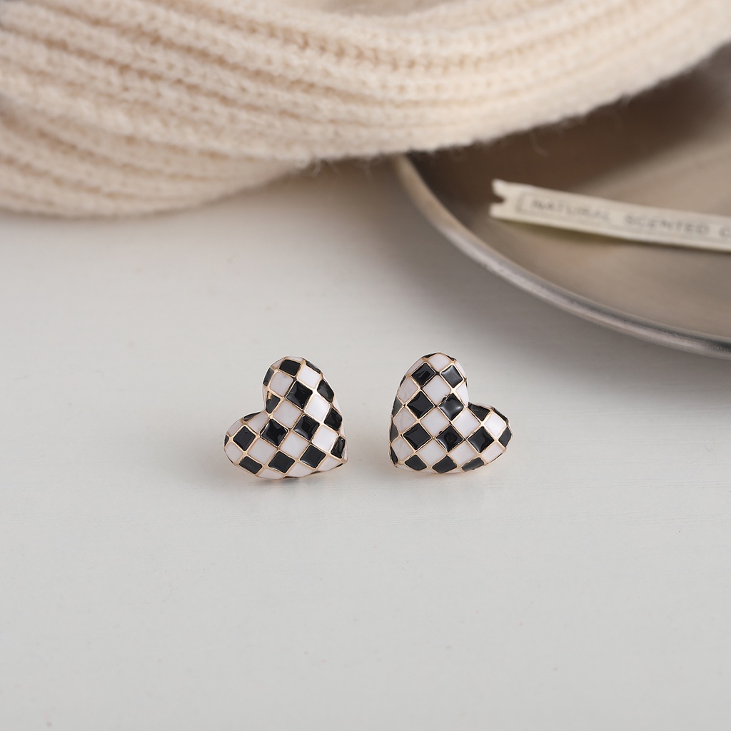 Anting Tusuk Retro Trendy Bentuk Hati Motif Kotak-Kotak Hitam Putih Untuk Wanita