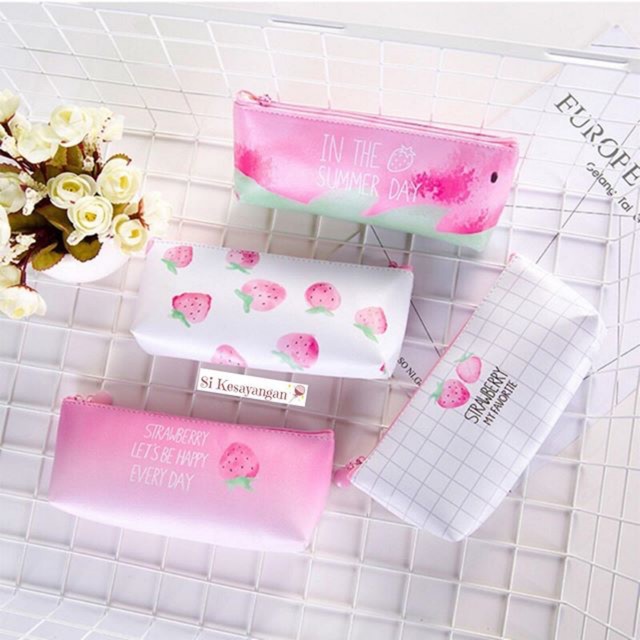 

Kotak Pensil Stroberi ~ Strawberry Pencil Case