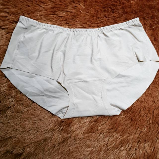 Panty Seamless Celana Dalam by Amitie