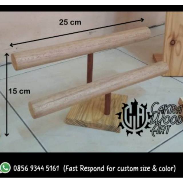 Display kayu untuk gelang