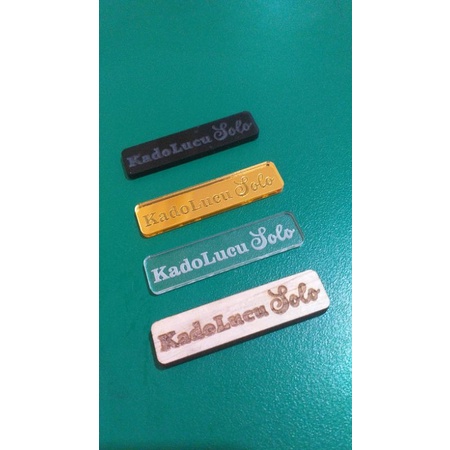

Label akrilik brand produk