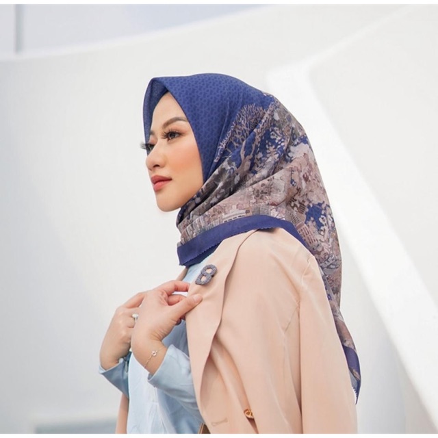 Buttonscarves New York Reborn Collector - Royal Blue