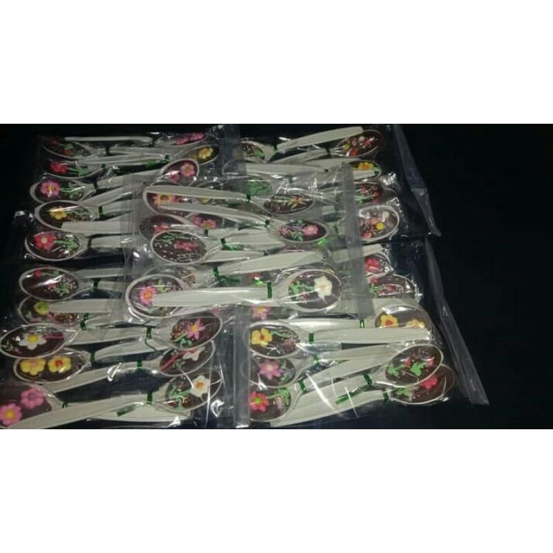 

coklat sendok karakter