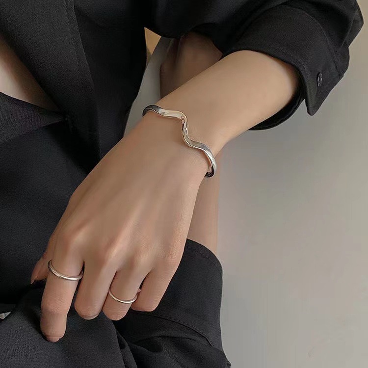 Gelang Model Terbuka Gaya Retro