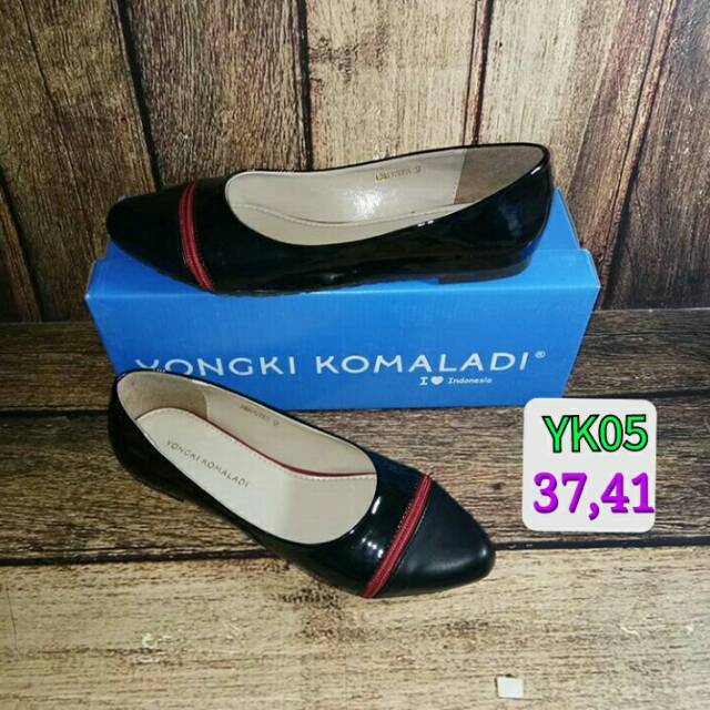 Flat shoes Yongki Komaladi