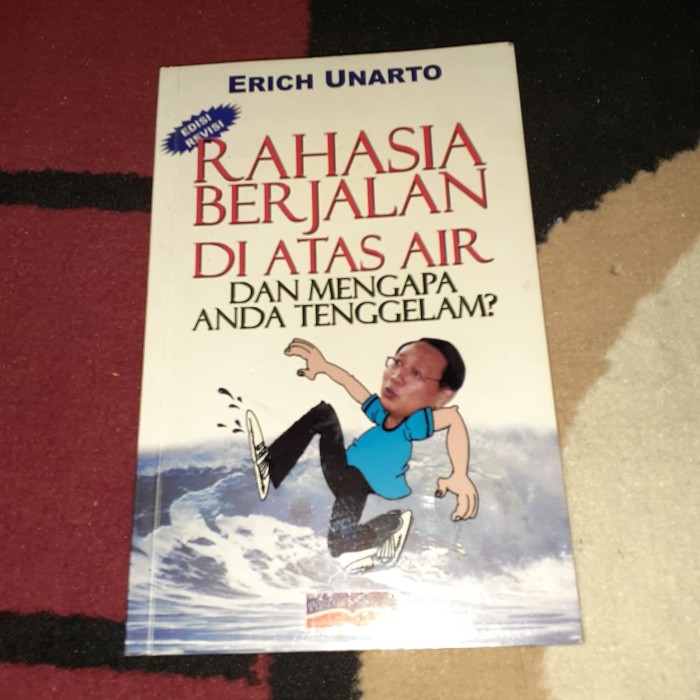 BUKU RAHASIA BERJALAN DI ATAS AIR