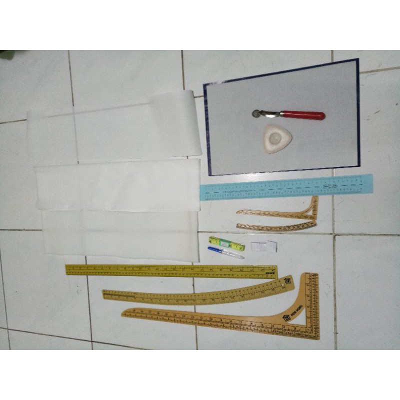 

Penggaris Peralatan jahit / polaris perlengkapan jahit