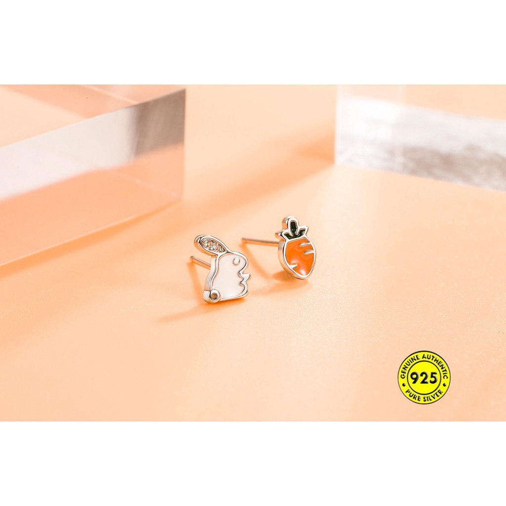 Anting Tusuk Bentuk Wortel Lucu Anti Air / Alergi