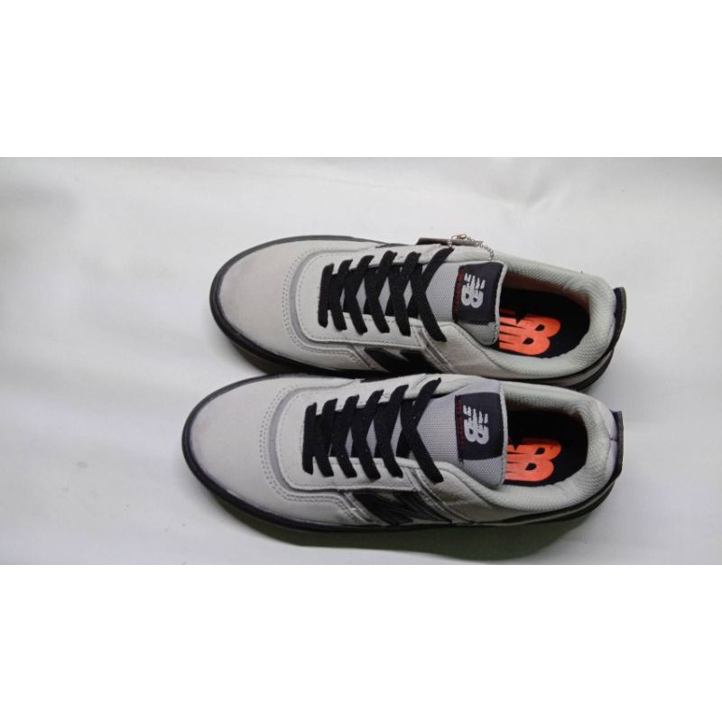 Sepatu sneakers NB pria wanita