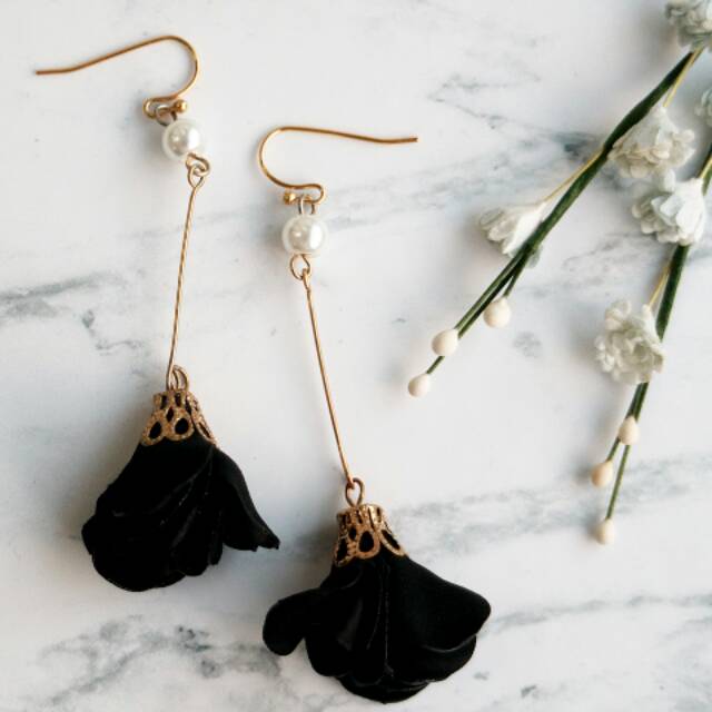 Anting Panjang Bunga Hitam | Anting Handmade