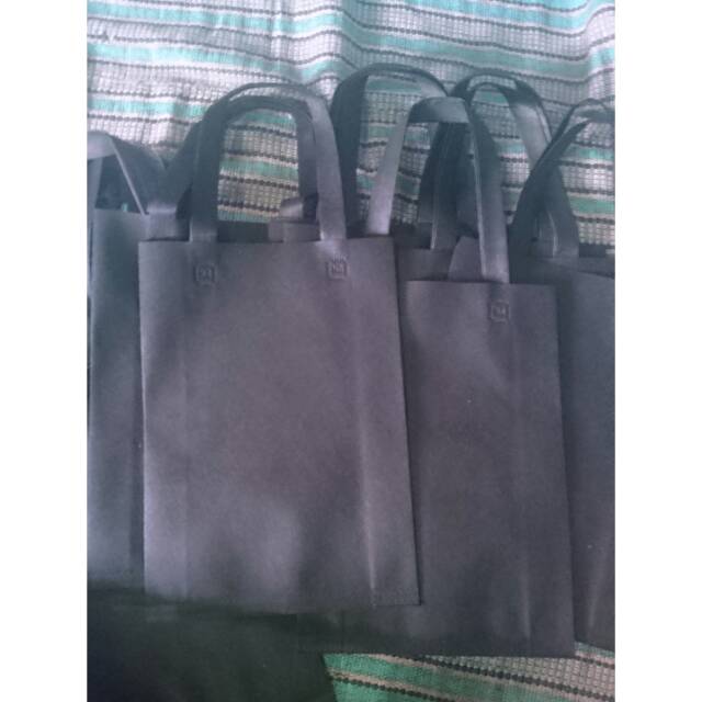 

Tas goodiebag polosan ukuran 25x35x8cm