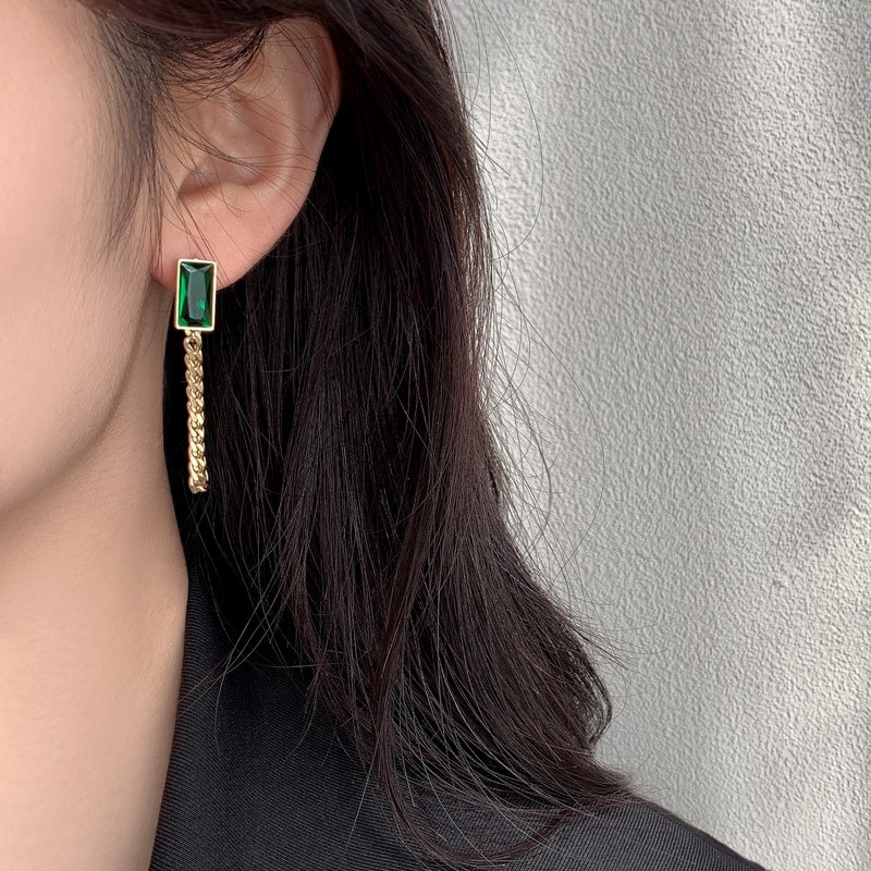 Anting stud rantai zircon hijau titanium anti karat