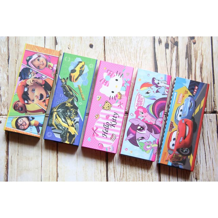 

Kotak Pensil Magnet Berbahan Karton (Karakter)