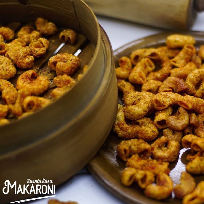 

MAKRONI MINI KERING DAUN JERUK 250 gr / PEDAS ASIN / SNACK KILOAN / KURNIA RASA