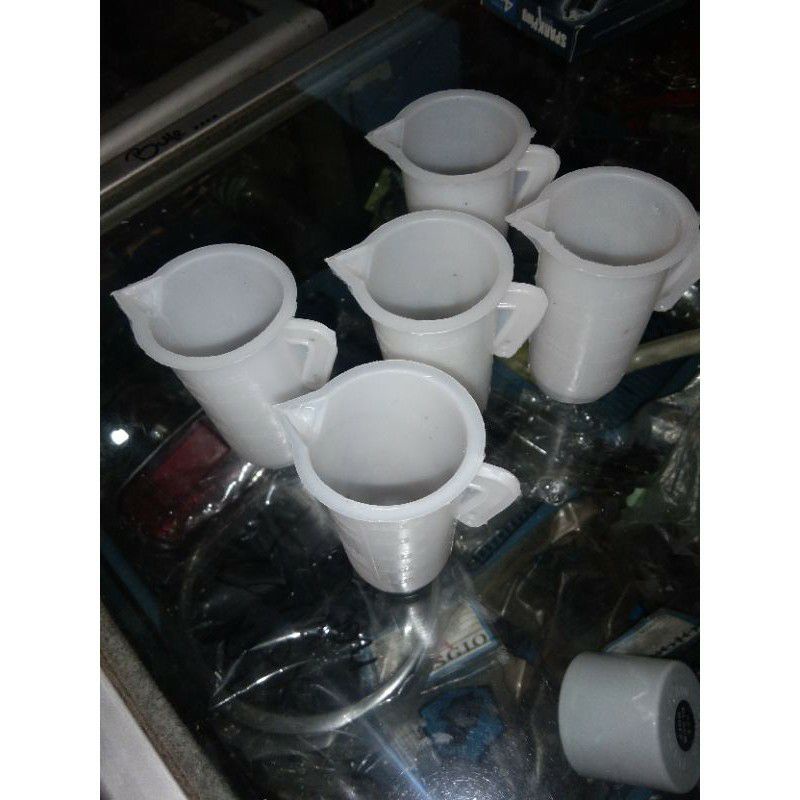 gelas takaran oli samping vespa