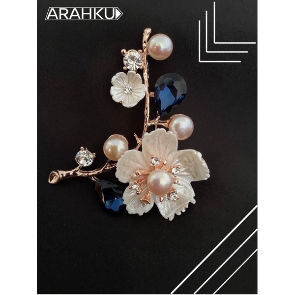 Bros bunga putih dengan mutiara air tawar lombok