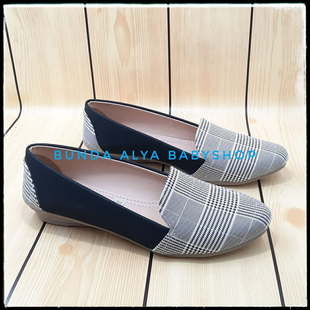 Sepatu Wanita CABARET Flatshoes Premium HITAM Size 37 - 40 - Sepatu Perempuan Flatshoes Motif Kotak