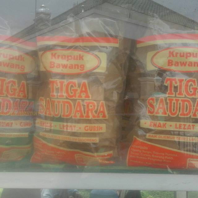 

Kerupuk mentah tiga dara
