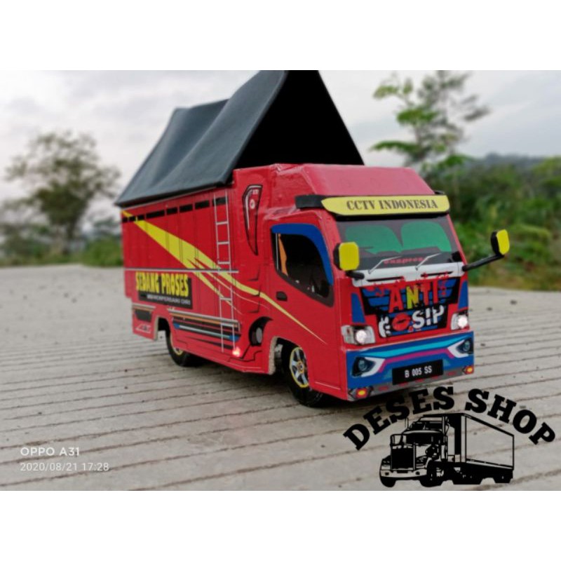 miniatur truck oleng BISA CUSTOM FOTO DAN NAMA DI PINTU BELAKANG