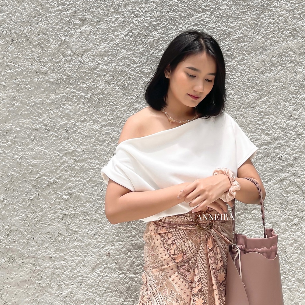 ELLA OFF SHOULDER BLOUSE