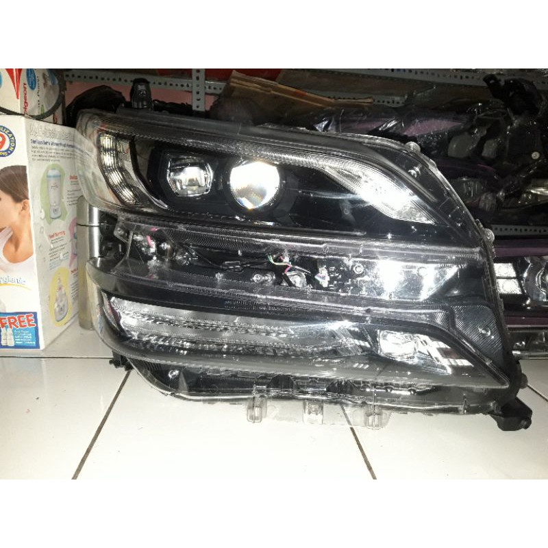 Headlamp Toyota Vellfire 2017 kanan