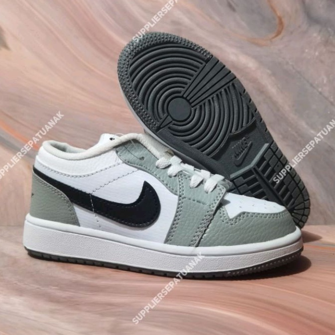 sepatu sneakers anak kids cowok cewek boy girl nike air jordan 1 low smoke grey hitam abu tali