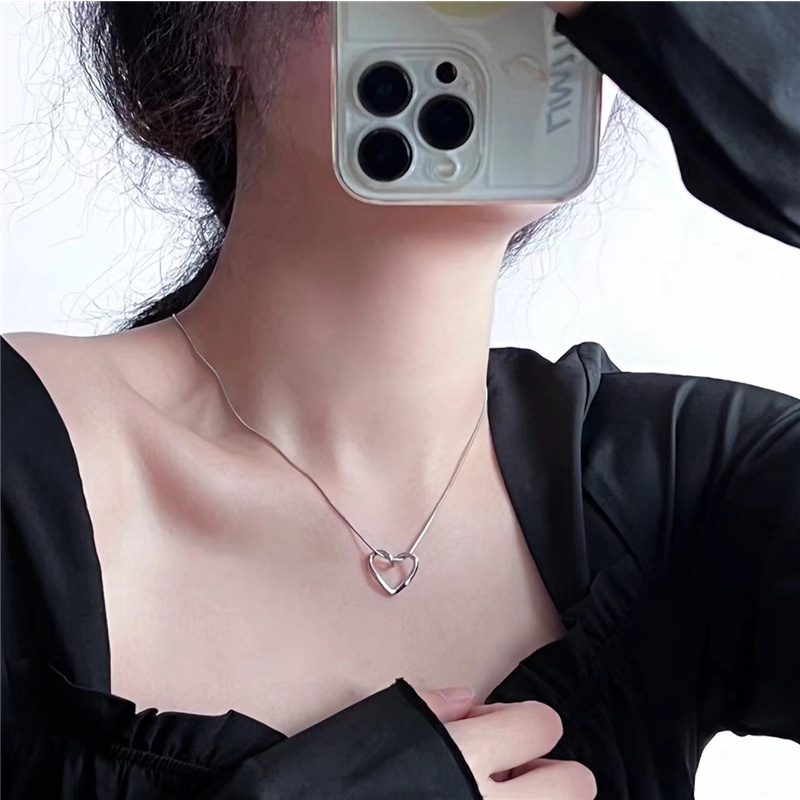 Kalung Rantai Liontin Hati Hollow Warna Silver Untuk Wanita