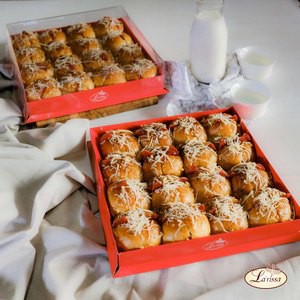 

KOREAN GARLIC BREAD DAGING ASAP / ROTI KOREA LARISSA OLEH OLEH BANDUNG