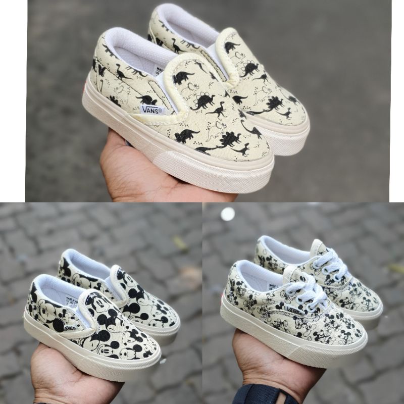 SEPATU ANAK VANS SLIP ON DINO/MICKYMOUSE