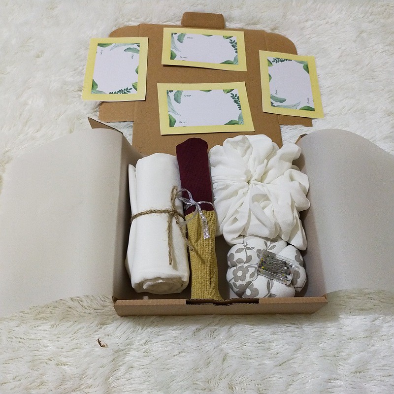 Hampers hijab pashmina PLISKET FULL /gift box kado ulangtahun/wisuda/pernikahan warna putih tulang
