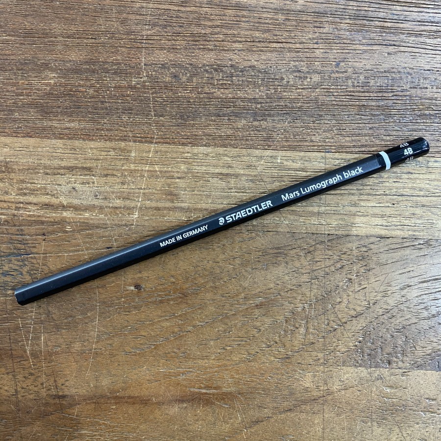 

Pensil Staedtler Black Lumograph 4B