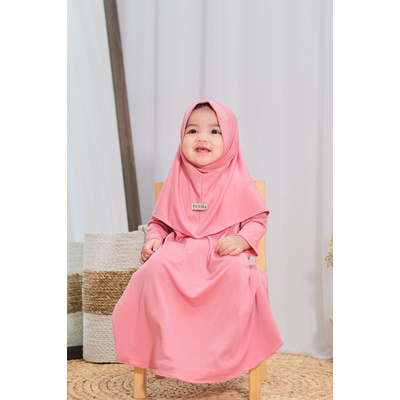 Baju Setelan Hijab Balita Gamis Set Daily Nuha Anak Perempuan Muslim Warna Pink ( Candy Rose ) Umur 6 Bulan – 1 2 3 4 Tahun Ukuran XS S M L XL